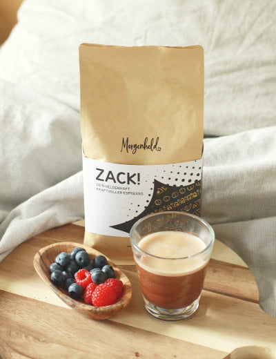Ein wirklich starkes Stück Kaffeekunst: Dieser 100 % Pacha Mama Espresso vom peruanischen Hochland ist der beste Start in den Tag. Genieße ihn gleich zum Frühstück.