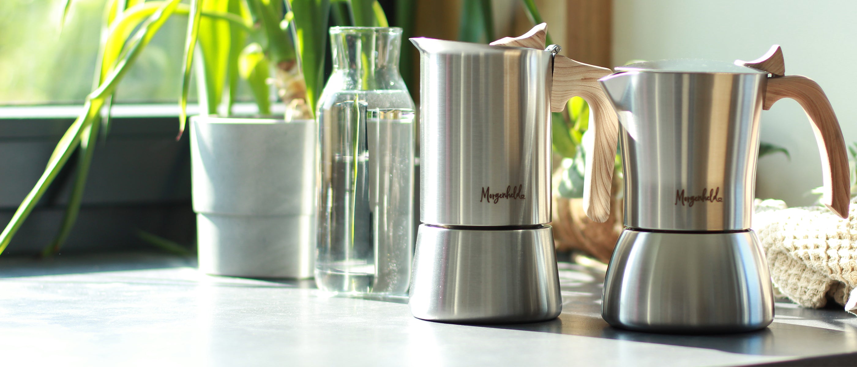 Morgenheld Espressokocher FLOW und Style in der Küche zum Vergleich nebeneinander. Für einen perfekten Kaffeegenuss