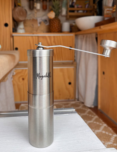 Morgenheld Hand Kaffeemühle im Camper für unterwegs und auf Reisen