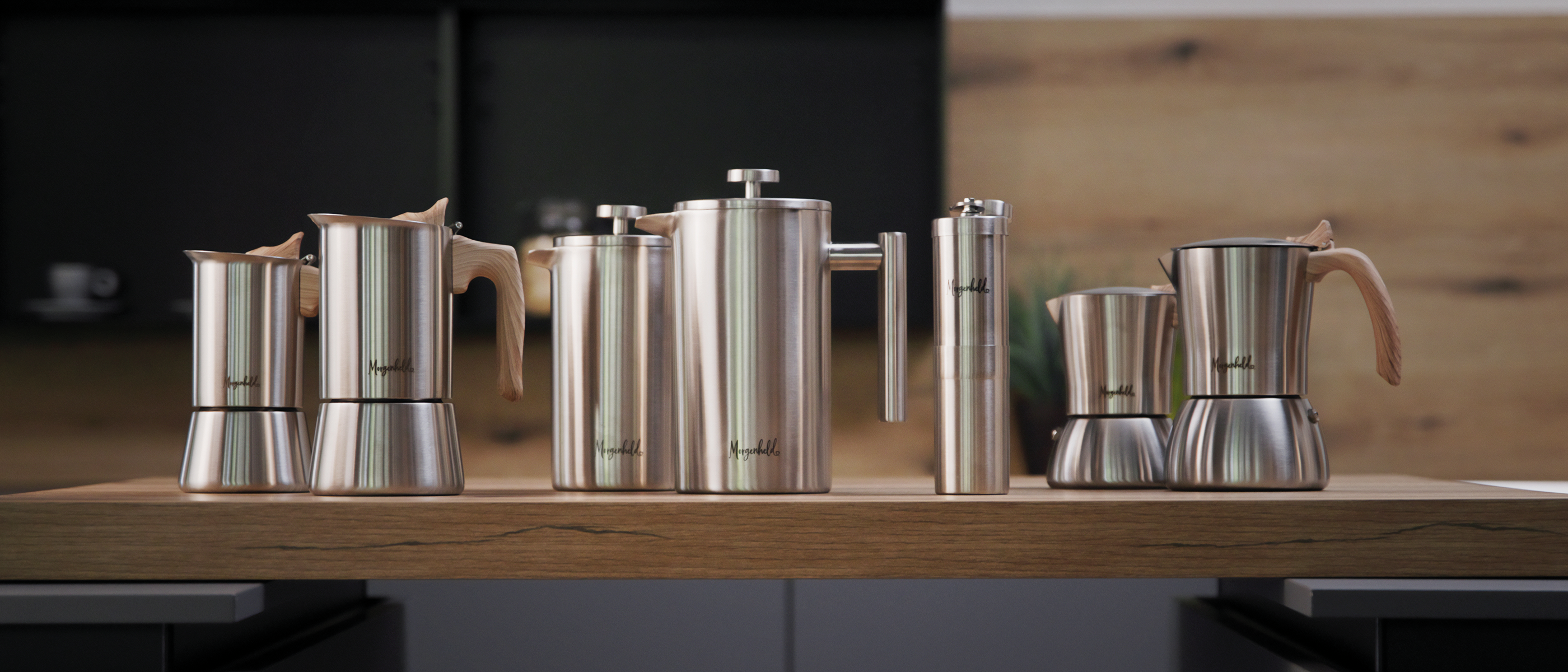 Morgenheld Edelstahl Kaffeekocher und Mühle in allen verfügbaren Größen als Gruppenbild