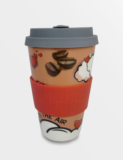 nachhaltiger Porzellanbecher LOVE mit Silikondeckel in gepunktetem Design für Kaffee und heiße Getränke