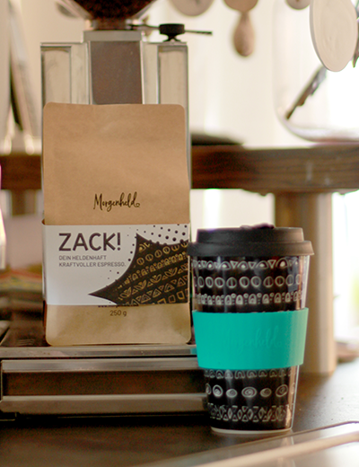 Porzellanbecher Blacky Ocean inkl. Morgenheld Espressobohnen